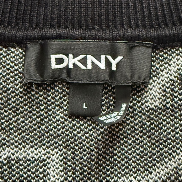 DKNY Logo Sweater V-Neck Sweater in Black and White | Size L - Picture 7 of 9